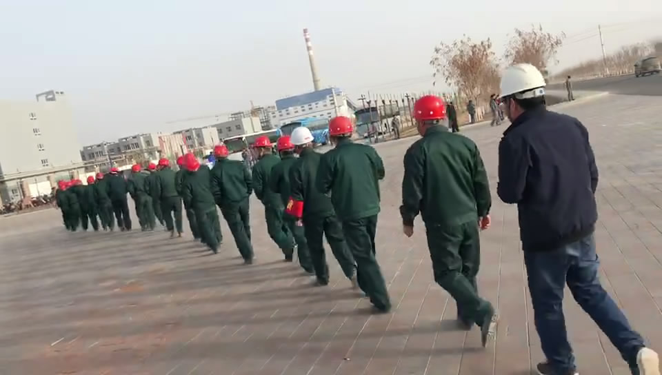 新疆工地专业安装队进入工地【视频】